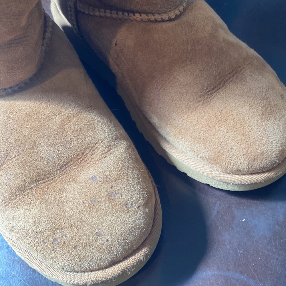 Uggs 2 - Picture 4 of 7